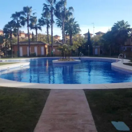 Inviting House In With Shared Pool. Holiday home *
