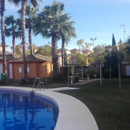 Holiday home Inviting House In With Shared Pool.