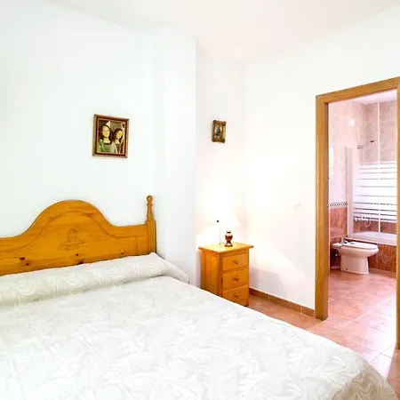 度假居 Inviting House In With Shared Pool.