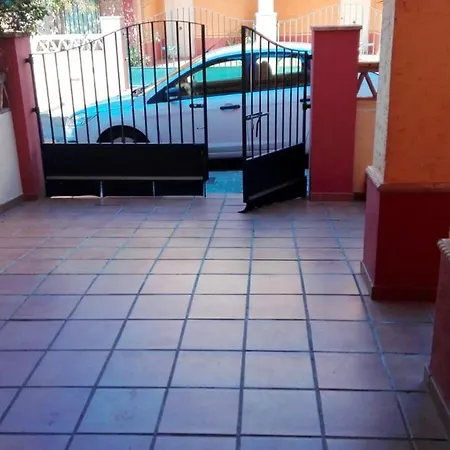 Holiday home Inviting House In With Shared Pool. *