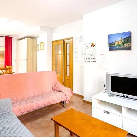Inviting House In With Shared Pool. Holiday home