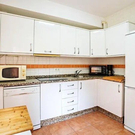 Inviting House In With Shared Pool. Holiday home